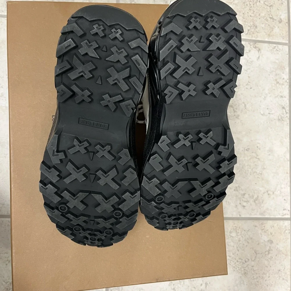 Burberry low top sneakers - Picture 10 of 11